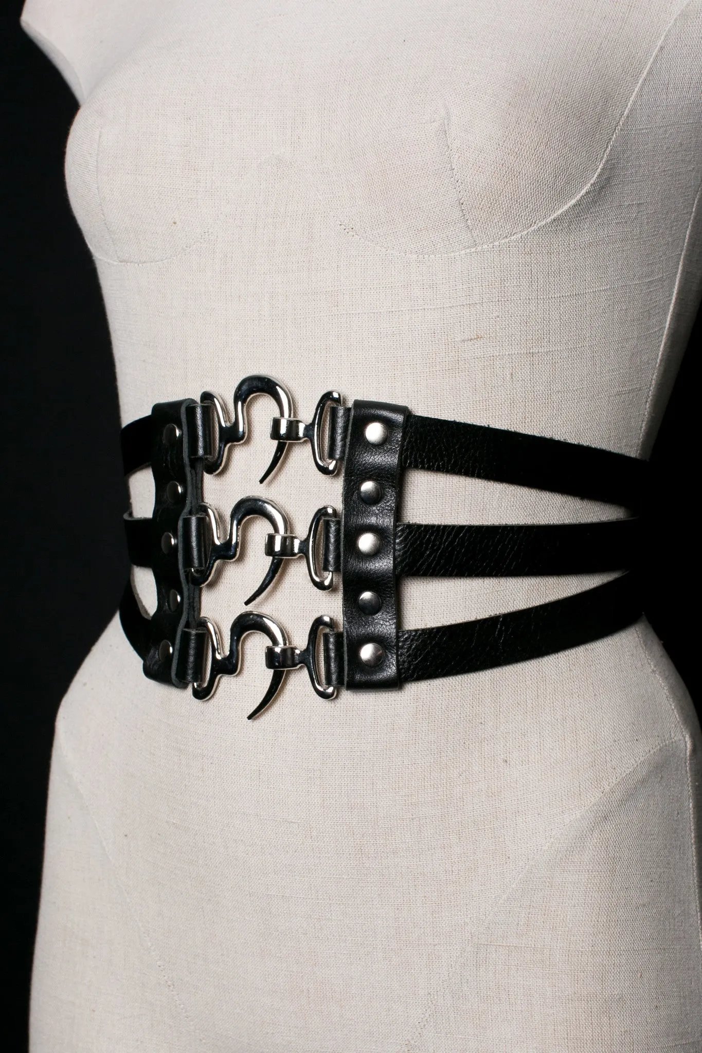 covet corset eyehook belt.